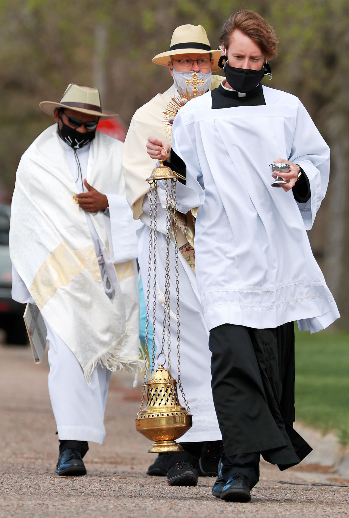 050720_EucharisticProcession007_bjs.JPG